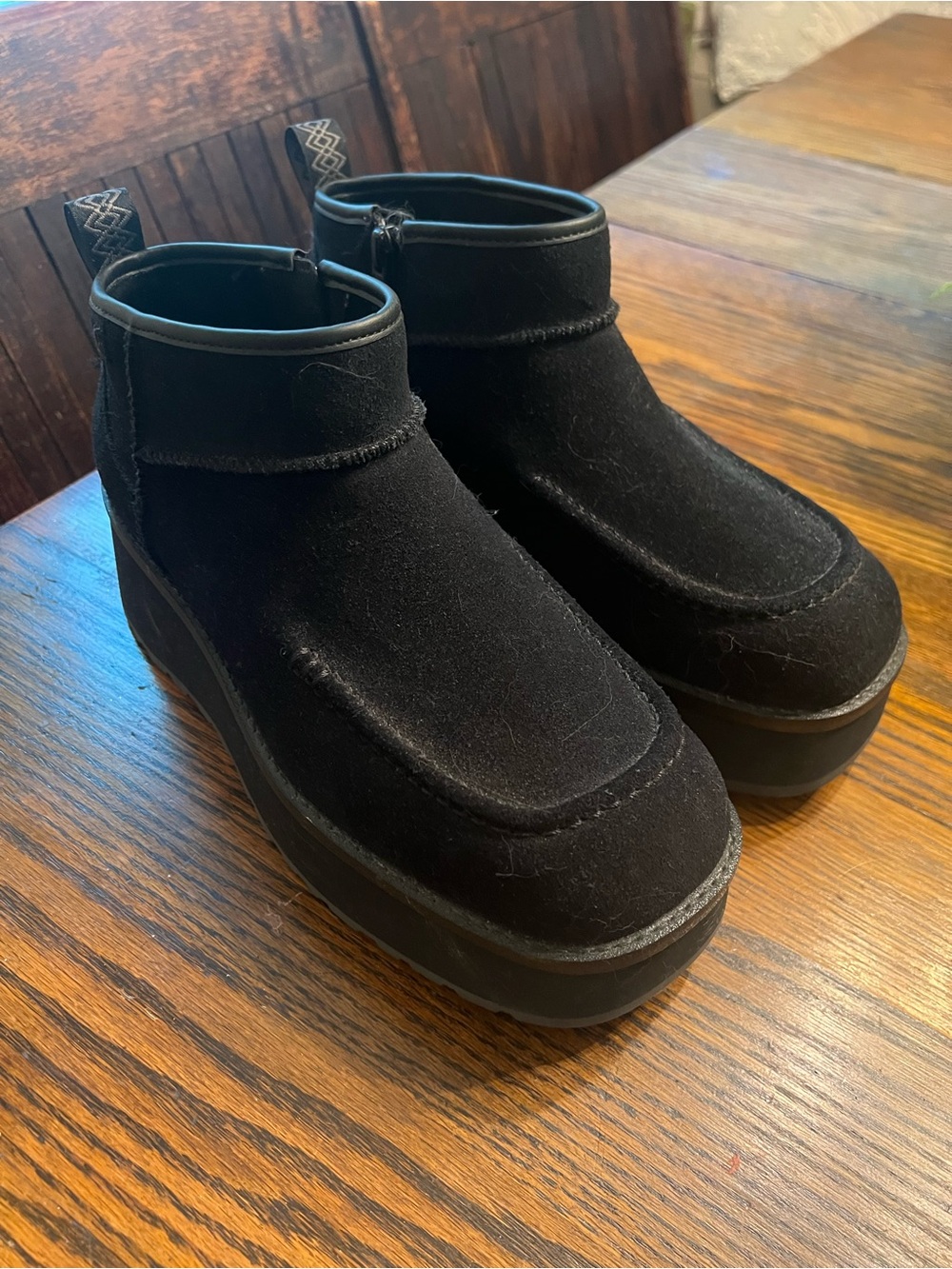 UGG